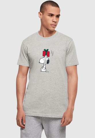 Merchcode Shirt 'Peanuts Snoopys Present' in Grijs: voorkant