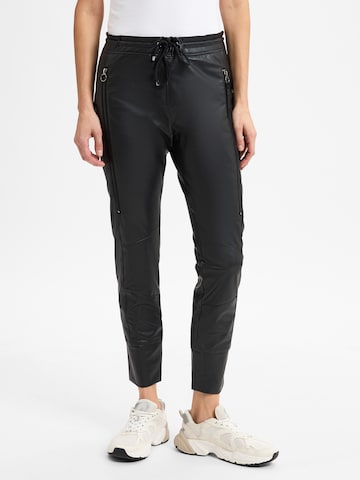 MAC Loose fit Trousers in Black: front
