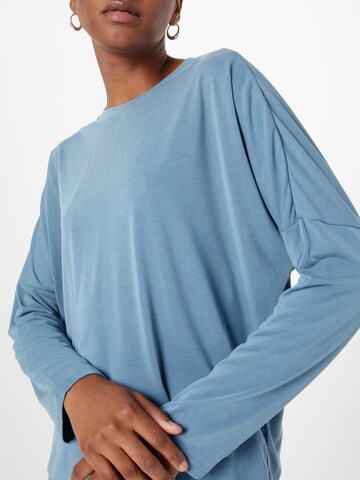 Monki T-shirt i blå