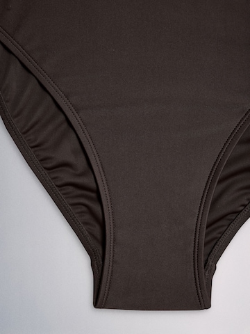 The Set Bandeau Badpak in Bruin