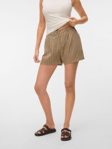 VERO MODA Loosefit Kalhoty se sklady v pase 'VMRosie' – hnědá: přední strana