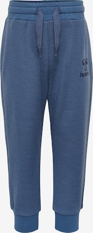 Effilé Pantalon de sport Hummel en bleu : devant