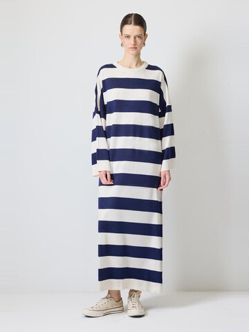 Touche Prive Gebreide jurk in Blauw: voorkant