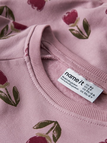 NAME IT Sweatshirt 'NMFOkla' i lila
