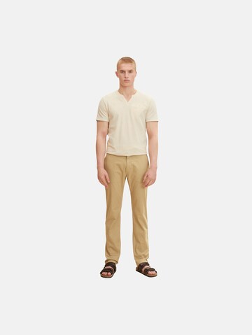 Coupe slim Pantalon chino TOM TAILOR en beige : devant