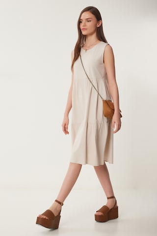 Happiness İstanbul Kleid in Beige