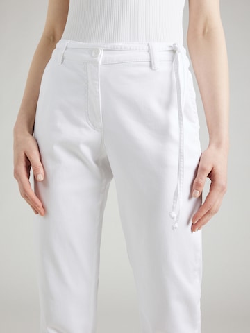 GERRY WEBER Slimfit Παντελόνι τσίνο σε λευκό