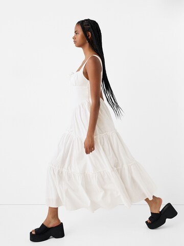 Bershka Kleid in Weiß