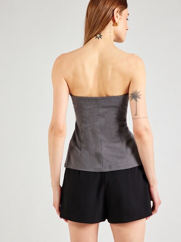 MYLAVIE by Sarah Harrison Top in Grey