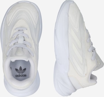 Sneaker 'Ozelia' di ADIDAS ORIGINALS in bianco