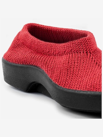 Chaussure basse Arcopedico en rouge