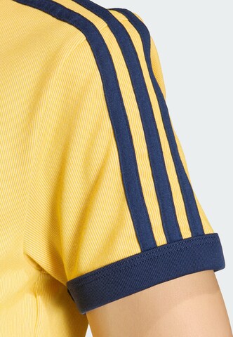 ADIDAS ORIGINALS - Camiseta 'Cali' en amarillo