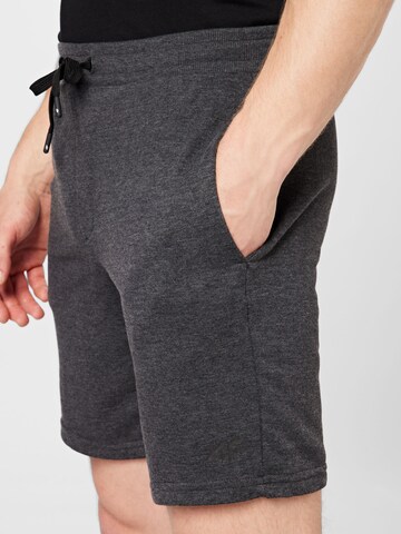 4F Regular Спортен панталон в сиво