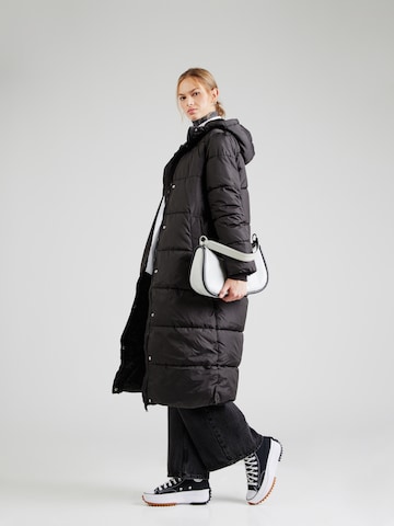 Cappotto invernale 'MADDIE' di PIECES in nero