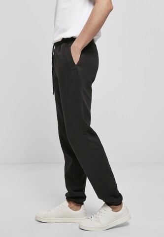 Tapered Pantaloni di Urban Classics in nero