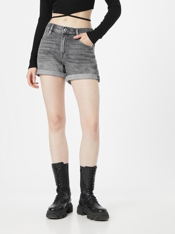 G-Star RAW Loosefit Shorts 'Judee' in Grau: predná strana