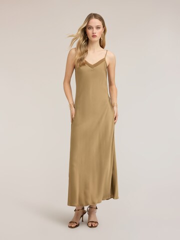 MOTIVI Dress in Green: front