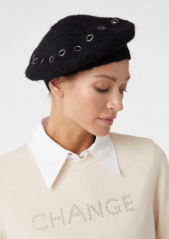 comma casual identity Hat in Black: front