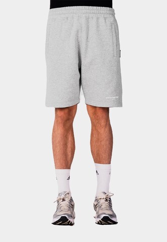 Prohibited - Regular Calças de desporto em cinzento: frente