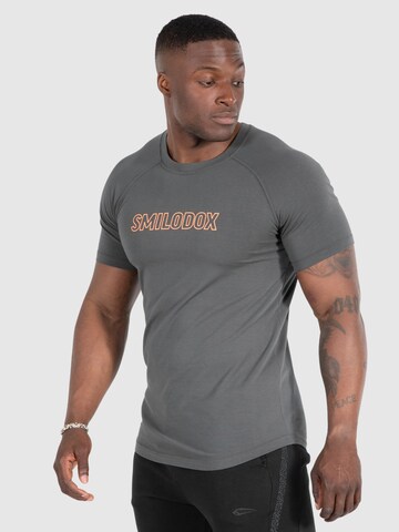 T-Shirt fonctionnel 'Timmy' Smilodox en gris : devant