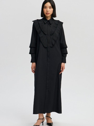 Touché Privé - Vestido 'Pleat Detailed Shirt Dress' en negro