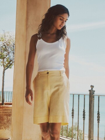 Next Regular Chinohousut värissä keltainen: etupuoli