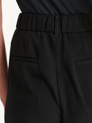 TATUUM - regular Pantalón en negro