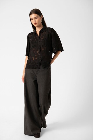 SOAKED IN LUXURY Blouse 'Felisia' in Zwart