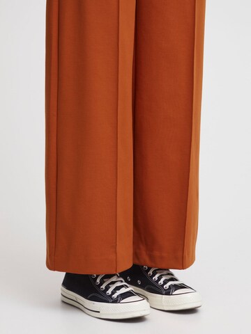 Wide leg Pantaloni con piega frontale 'KATE' di ICHI in rosso