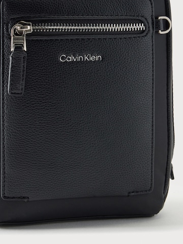 Calvin Klein Сумка через плечо в Черный
