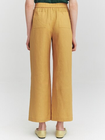 Bootcut Pantaloni con pieghe 'Smarta' di TATUUM in giallo