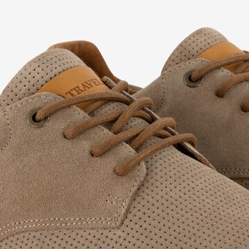 Travelin Athletic Lace-Up Shoes 'Chetton' in Beige