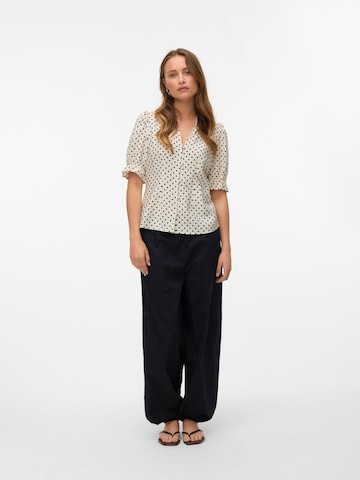 VERO MODA Tapered Broek 'VMRoxanne' in Zwart: voorkant