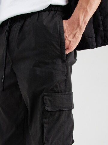 Only & Sons Tapered Cargo trousers in Black