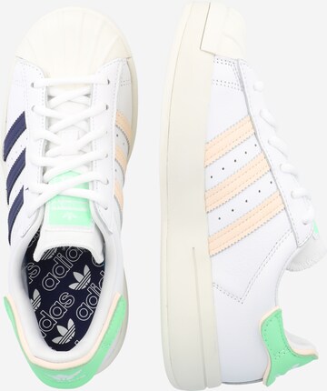 ADIDAS ORIGINALS Låg sneaker 'Superstar Ayoon' i vit