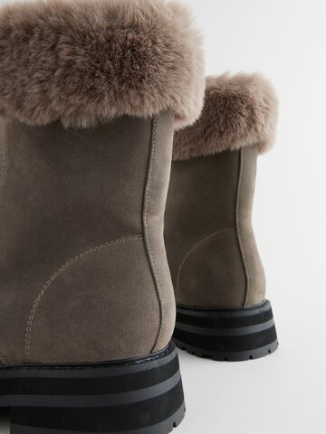 Bottes à lacets Next en gris