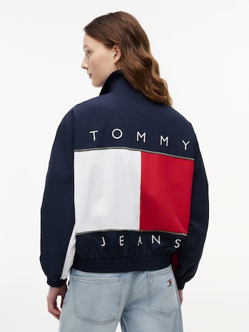 Tommy Jeans Демисезонная куртка в Синий