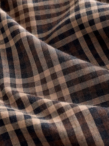 Next - Ajuste regular Camisa en marrón