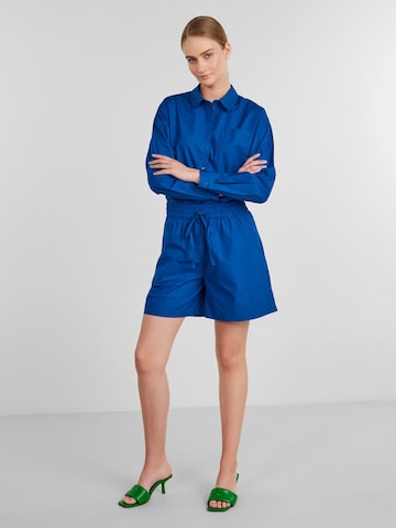 PIECES Loosefit Shorts 'Ava' in Blau
