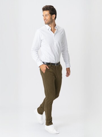 TEESHOPPEN Regular Trousers ' Performance ' in Green: front