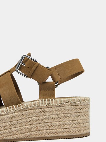 Pull&Bear Sandal i brun