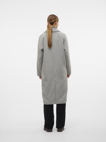 Manteau mi-saison 'Harper' VERO MODA en gris