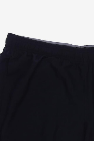 UNDER ARMOUR Shorts in 35-36 in Black