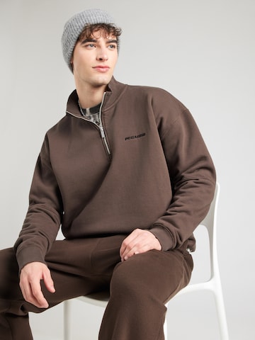 Bluză de molton de la Pegador pe maro: față