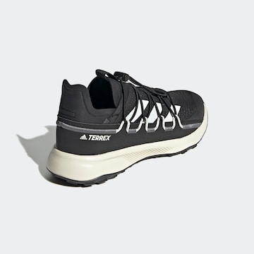 ADIDAS TERREX Ниски обувки 'Voyager 21 Travel' в черно