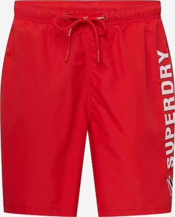 Shorts de bain Superdry en rouge : devant