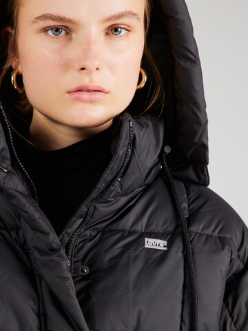 LEVI'S ® Between-Season Jacket 'Baby Trapeze Puff' in Black