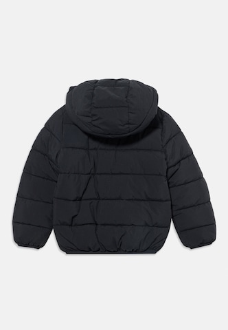 Geacă de iarnă de la Levi's Kids pe negru