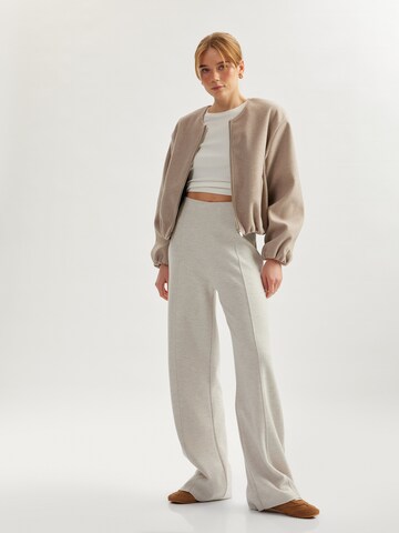 Koton Regular Broek in Beige: voorkant