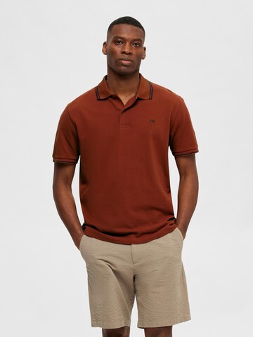 SELECTED HOMME - Camiseta 'Dante' en marrón: frente